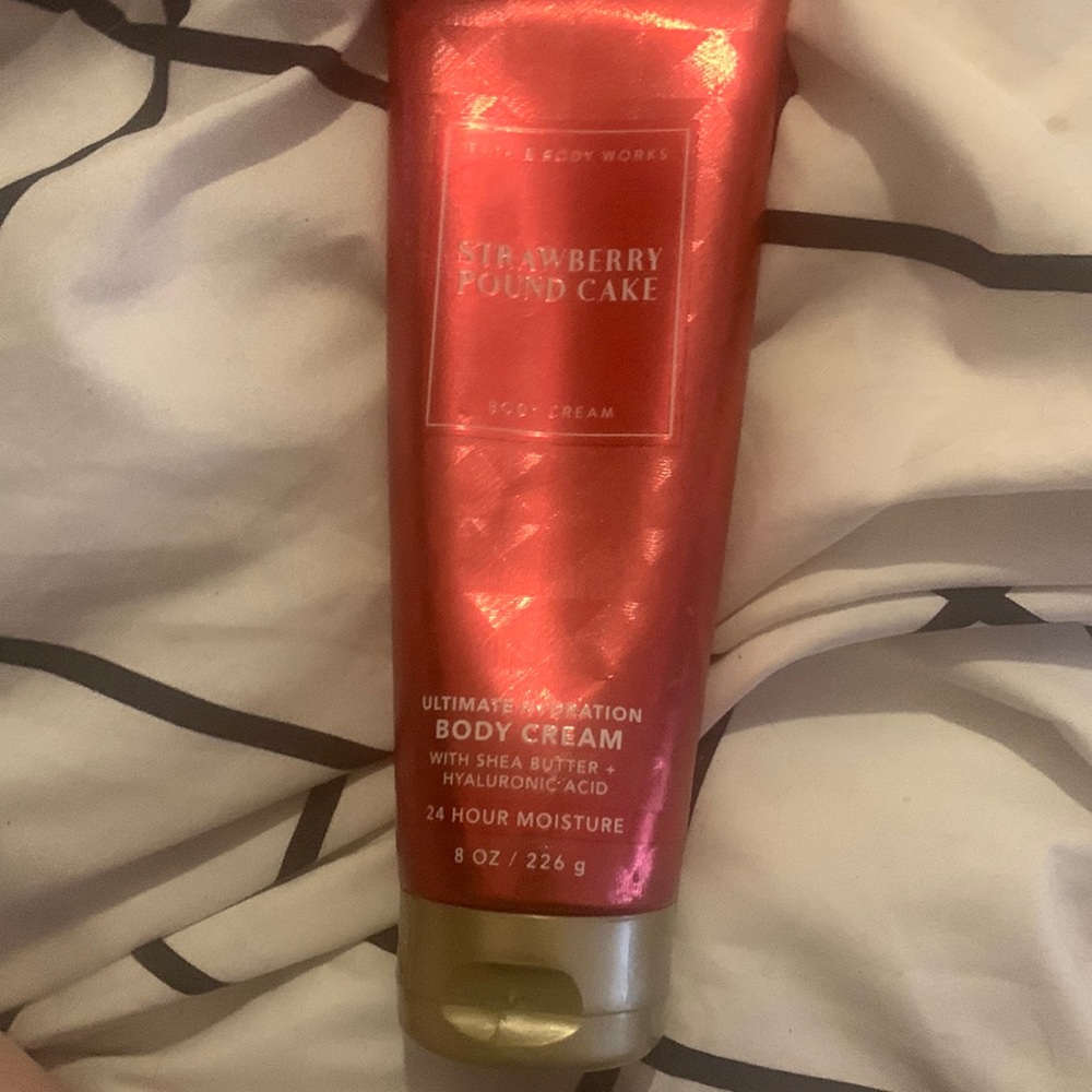 STRAWBERRY POUNDCAKE BODY CREAM